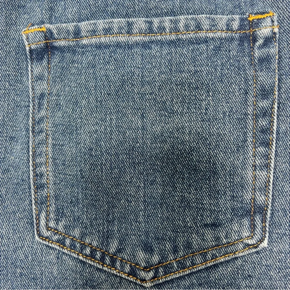FOREVER 21 LOS ANGELES High Rise Jean Shorts Cuff Hem Medium Wash Size 31